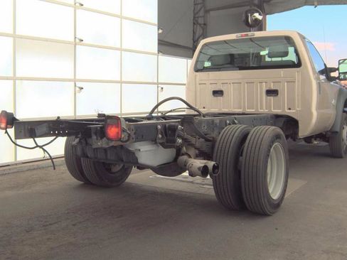 Used 2014 Ford F550 2WD Regular Cab Super Duty image 4