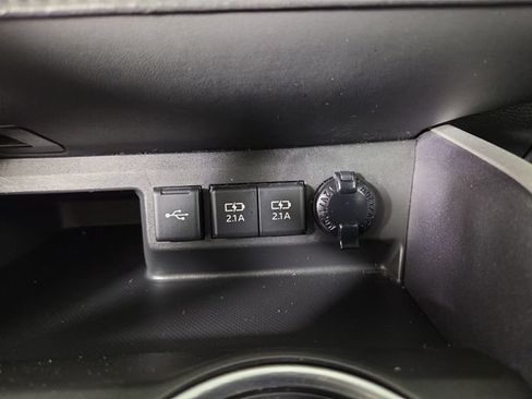 Used 2021 Toyota Highlander XLE AWD/4WD image 26