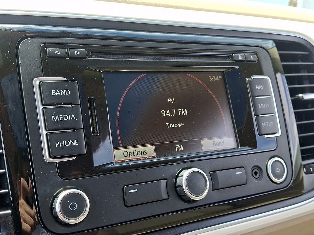 Used 2013 Volkswagen Beetle TDI FWD image 17
