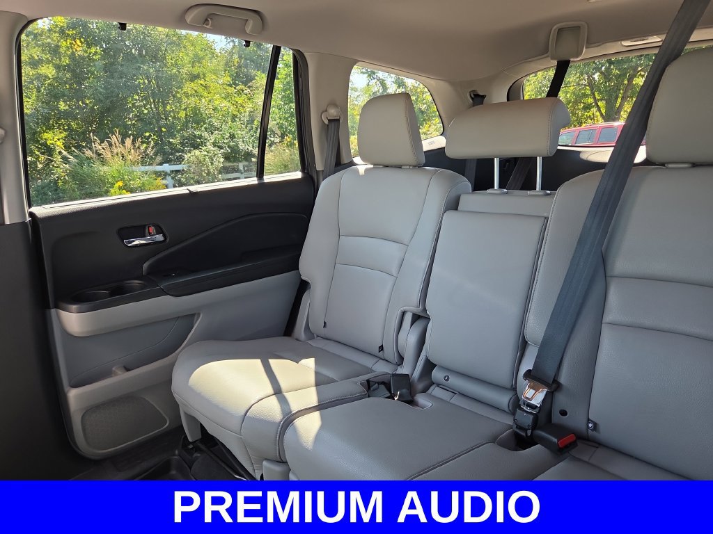 Used 2017 Honda Pilot Touring image 11