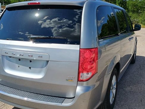 Used 2019 Dodge Grand Caravan SXT FWD image 5