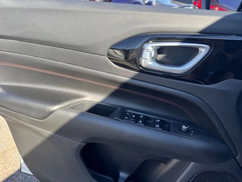 Used 2025 Jeep Compass Trailhawk w/ Trailer Tow Group image 20