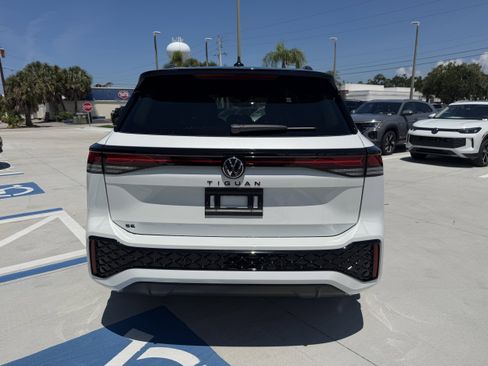 New 2026 Volkswagen Tiguan SE R-Line FWD image 4