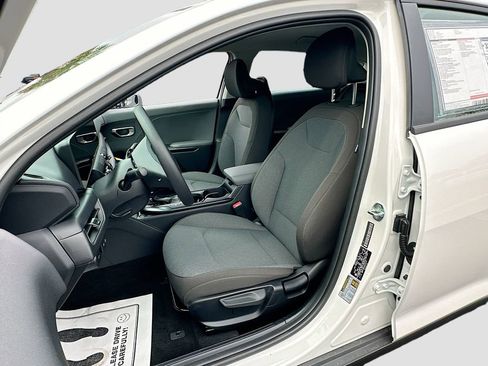 New 2025 Kia K4 LXS image 19