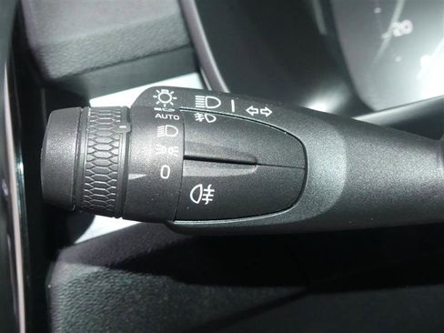 Used 2021 Volvo XC40 T5 Momentum w/ Climate Package image 35