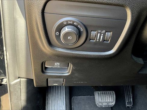 Used 2024 Jeep Grand Cherokee Limited image 30