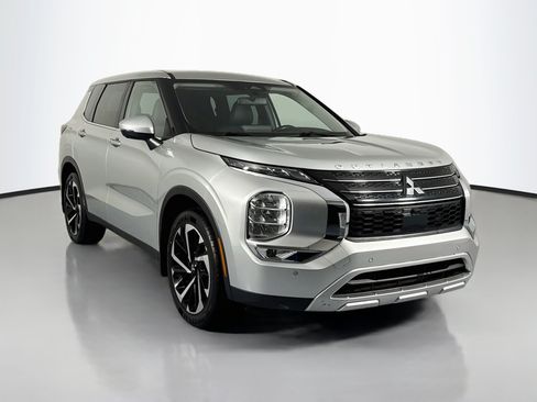 Used 2022 Mitsubishi Outlander SEL Black Edition FWD image 3