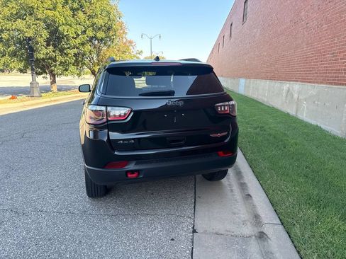 Used 2020 Jeep Compass Trailhawk AWD/4WD image 3