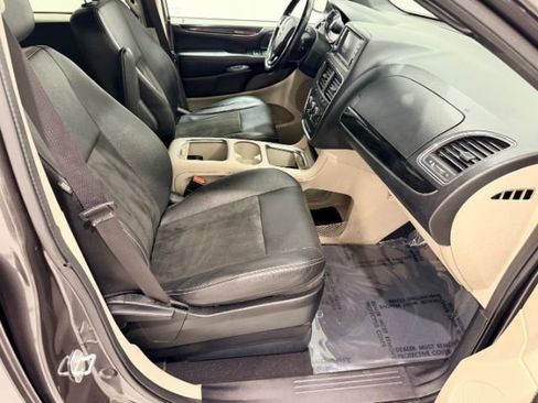 Used 2019 Dodge Grand Caravan SXT image 20