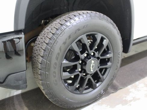 Used 2025 Chevrolet Silverado 2500 LTZ w/ LTZ Plus Package image 7