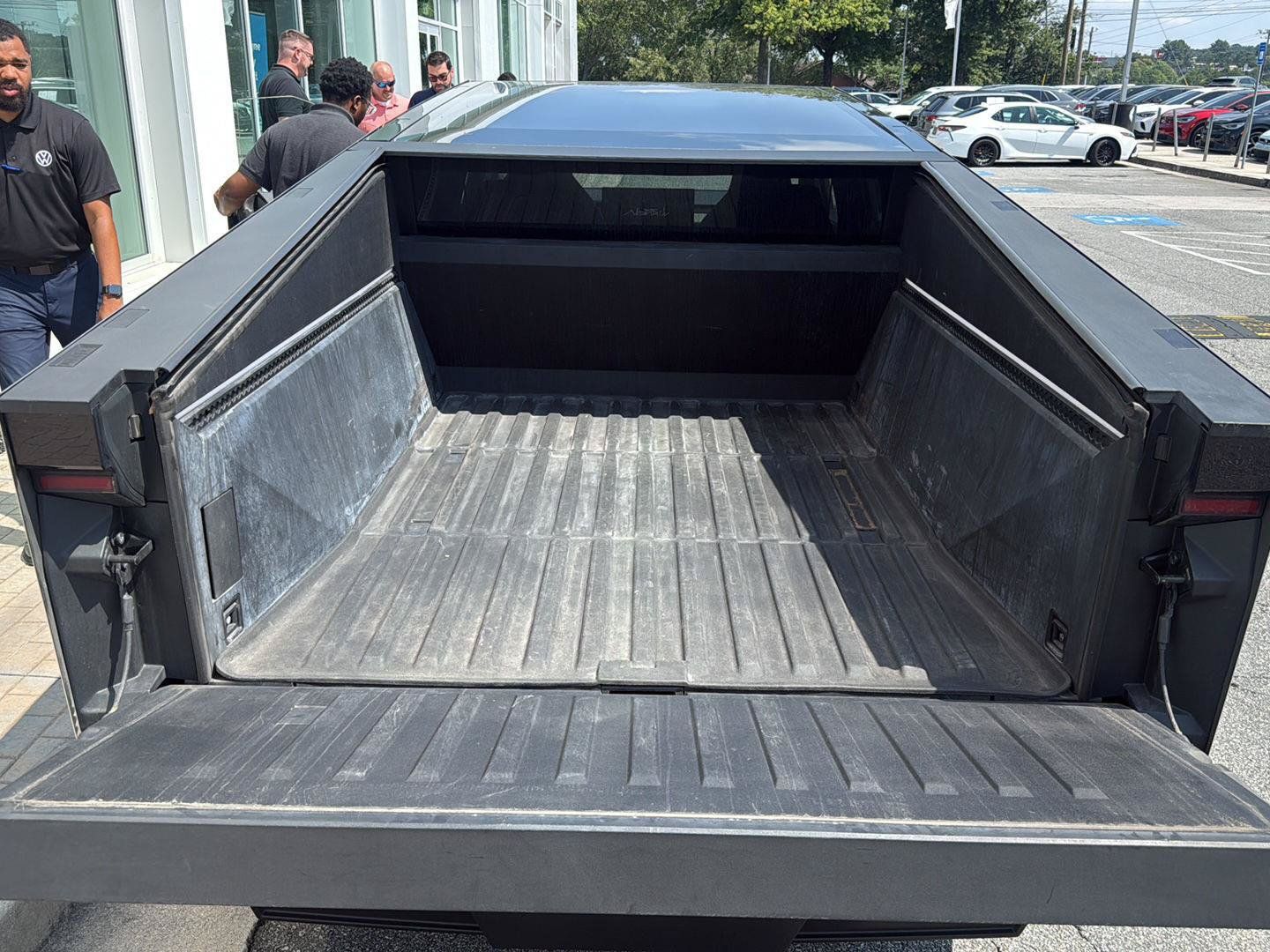 Used 2024 Tesla Cybertruck AWD Crew Cab image 19