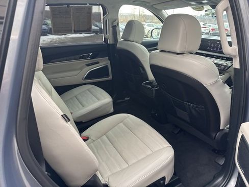 Certified 2024 Kia Telluride SX Prestige w/ Towing Package image 28