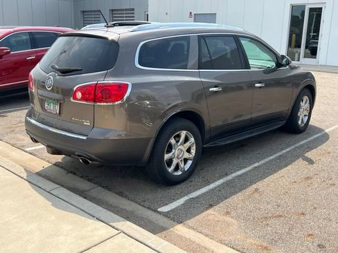 Used 2010 Buick Enclave CXL w/ Trailering Provision Package FWD image 3