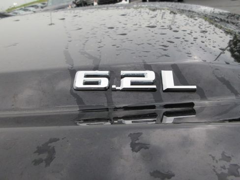 Used 2019 Chevrolet Silverado 1500 High Country w/ Technology Package AWD/4WD image 9