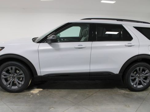 New 2026 Ford Explorer Active AWD/4WD image 5