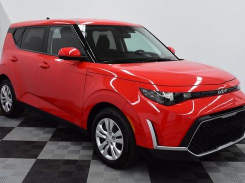 Used 2024 Kia Soul LX image 1
