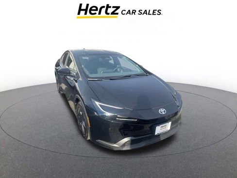 Used 2025 Toyota Prius LE image 1