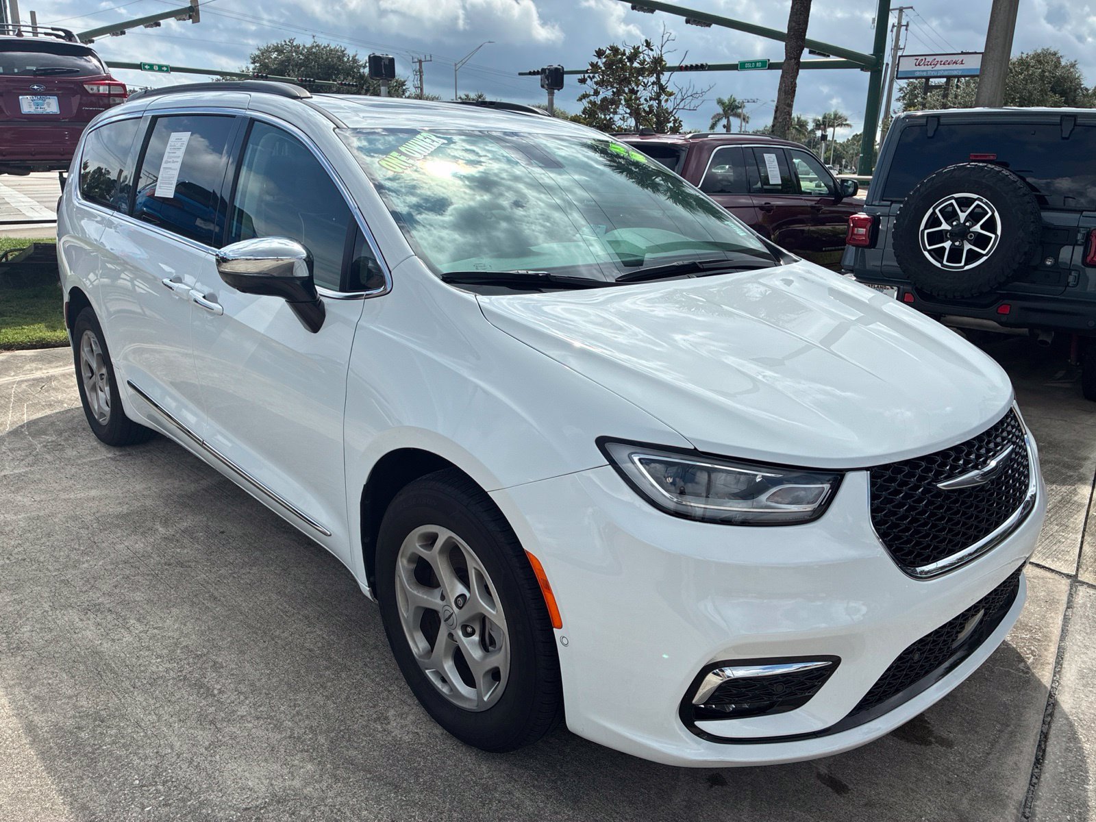 Certified 2023 Chrysler Pacifica Limited AWD/4WD image 22