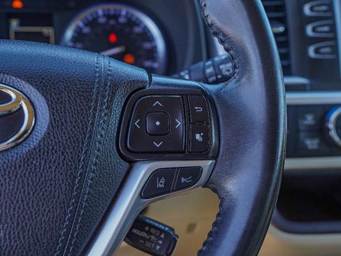 Used 2019 Toyota Highlander XLE image 12