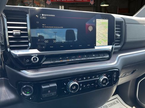 Certified 2025 GMC Sierra 1500 SLT AWD/4WD image 24