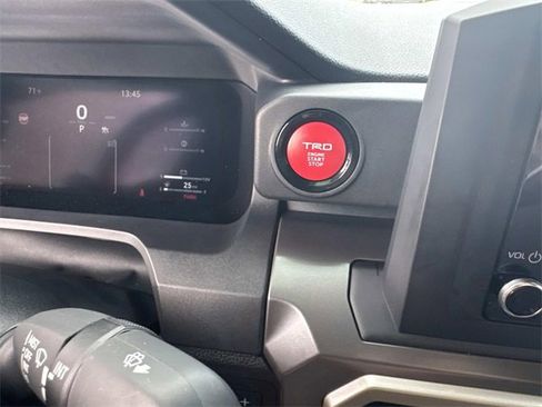 Used 2025 Toyota Tacoma TRD Off-Road image 27