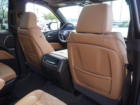 Certified 2023 Cadillac Escalade Premium Luxury w/ Performance Package image 10