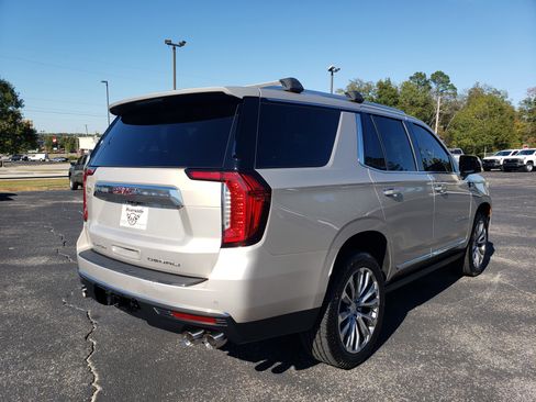 Used 2021 GMC Yukon Denali w/ Denali Premium Package image 3