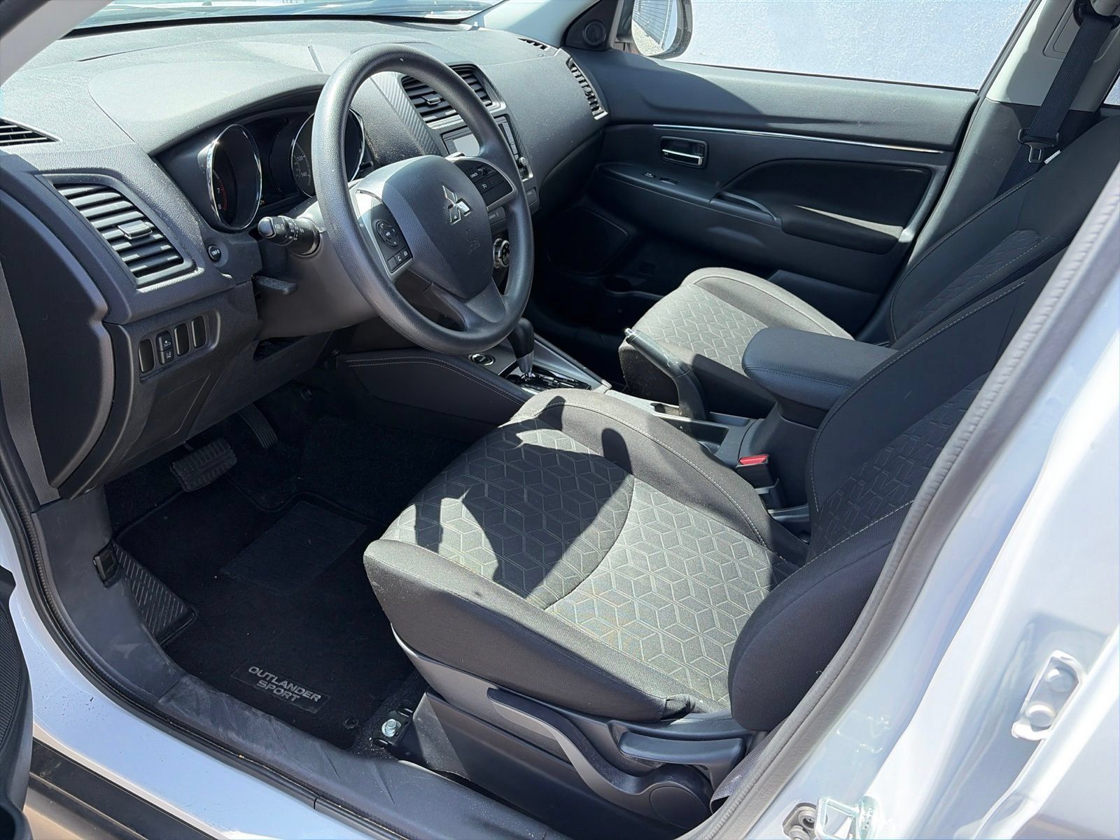 Used 2025 Mitsubishi Outlander Sport ES AWD/4WD image 5