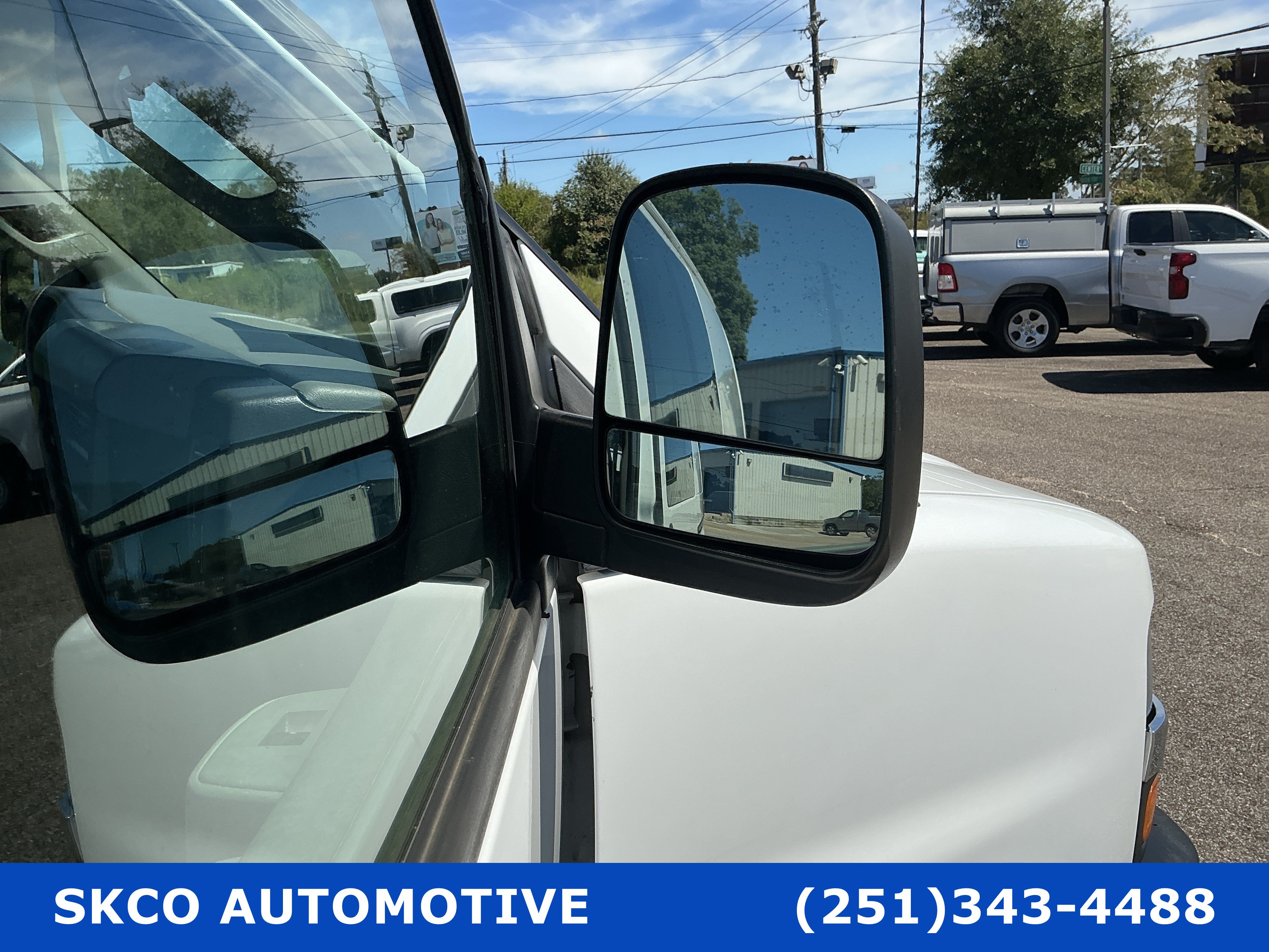 Used 2019 Chevrolet Express 2500 w/ Driver Convenience Package RWD image 10
