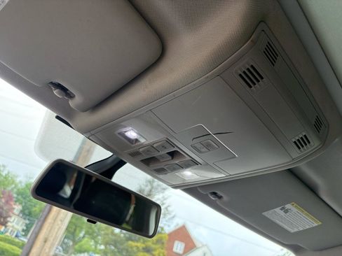 Used 2019 Volkswagen Tiguan SE w/ Panoramic Sunroof Package AWD/4WD image 29