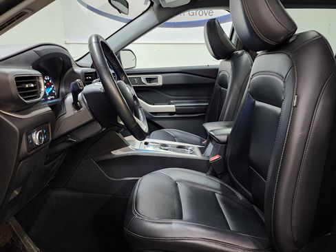 Used 2022 Ford Explorer XLT w/ Equipment Group 202A image 13