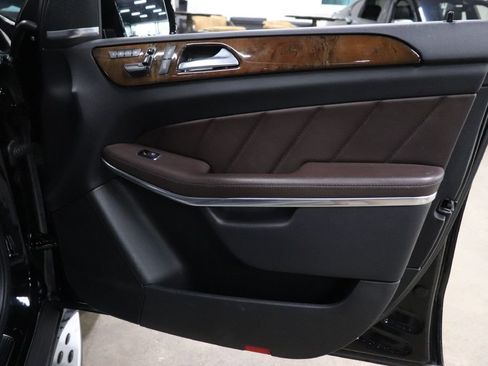 Used 2016 Mercedes-Benz GL 550 4MATIC image 24