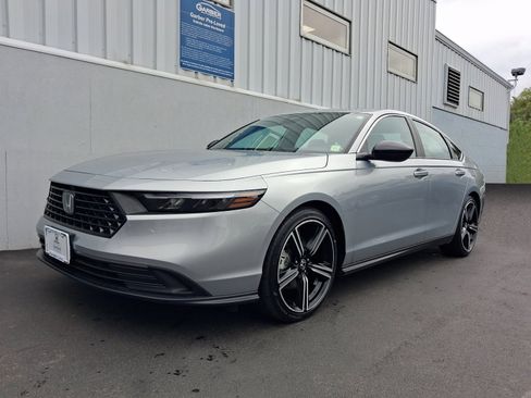 Used 2025 Honda Accord Sport image 1