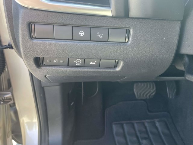 Used 2023 Nissan Rogue Platinum w/ Platinum Premium Package AWD/4WD image 21