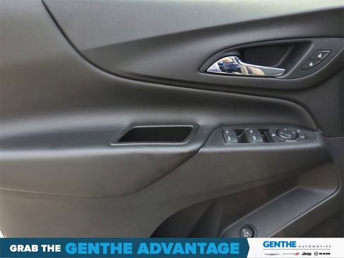 Used 2021 Chevrolet Equinox LT image 11