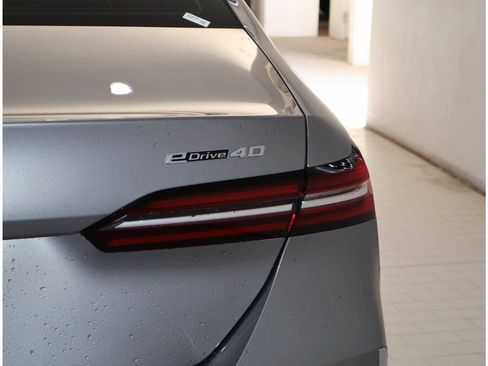 Certified 2025 BMW i5 eDrive40i w/ Premium Package RWD image 6