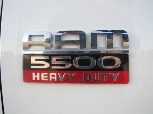 Used 2012 RAM 5500 SLT w/ Max Tow Pkg image 14