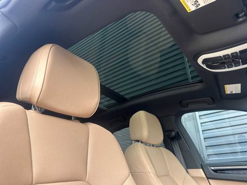 Certified 2025 Porsche Macan S image 17