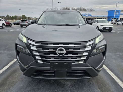 Used 2024 Nissan Rogue S image 2