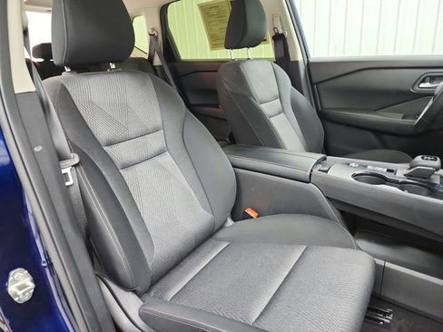 Used 2025 Nissan Rogue SV image 40