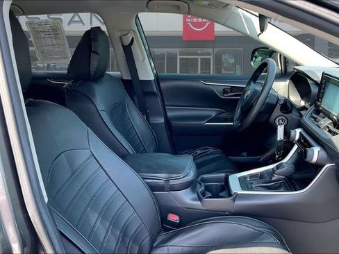 Used 2020 Toyota RAV4 LE FWD image 28