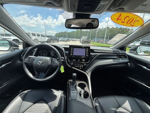 Used 2024 Toyota Camry SE FWD image 7
