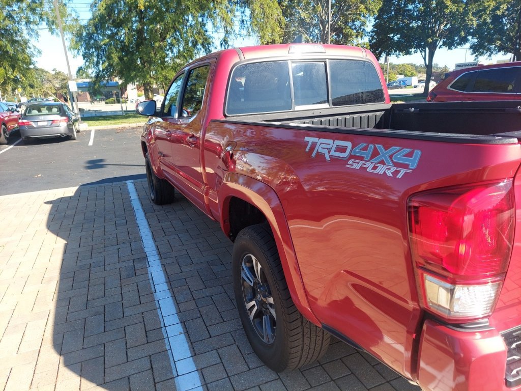 Used 2016 Toyota Tacoma TRD Sport w/ Towing Package AWD/4WD image 7