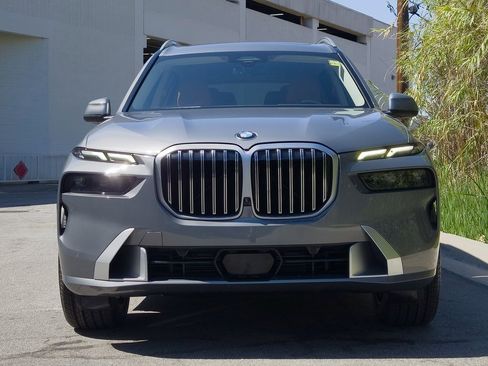 Used 2023 BMW X7 xDrive40i w/ Premium Package image 3