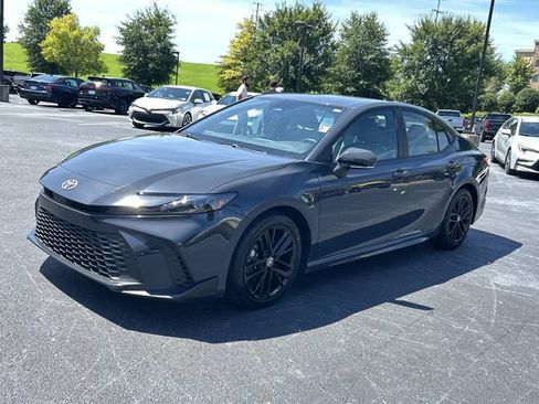 Used 2025 Toyota Camry SE w/ Convenience Package FWD image 8
