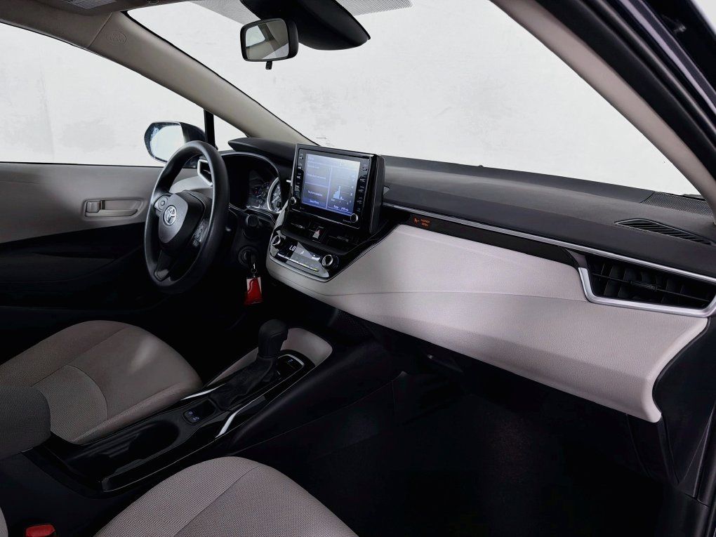 Used 2022 Toyota Corolla LE FWD image 31