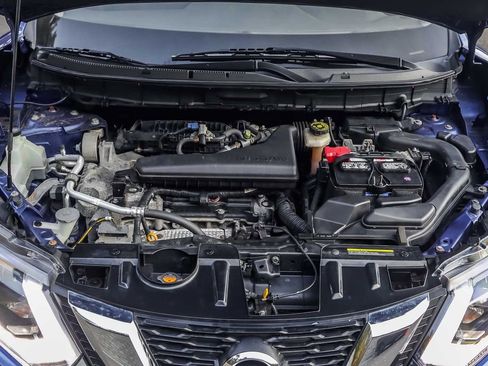 Used 2017 Nissan Rogue SV w/ SV Premium Package image 28