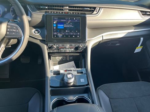 New 2025 Jeep Grand Cherokee L Altitude image 11