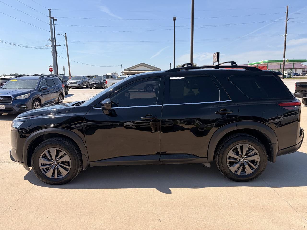 Used 2022 Nissan Pathfinder SV AWD/4WD image 9