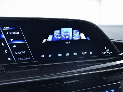 Used 2023 Cadillac Escalade Premium Luxury w/ Performance Package image 20